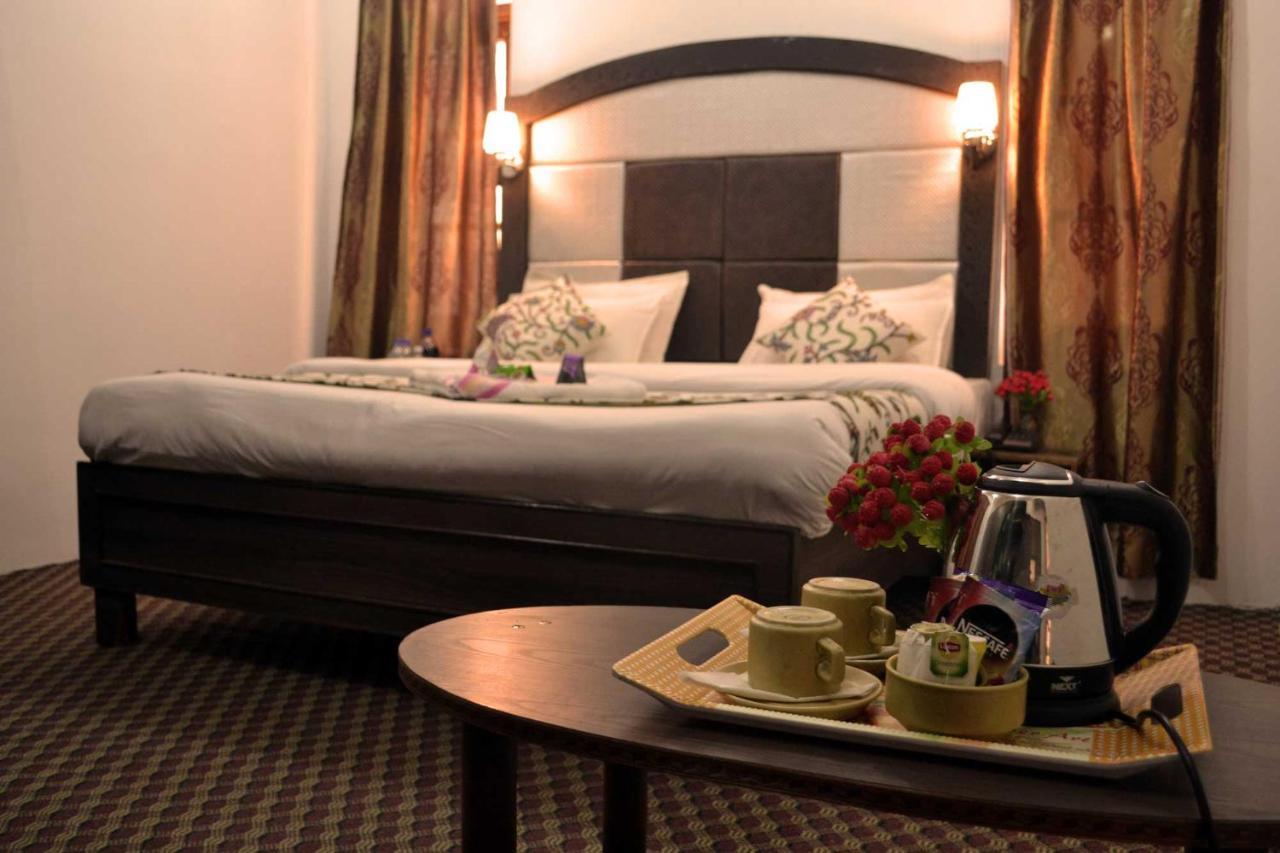Hotel Al Azrah Srīnagar Zewnętrze zdjęcie