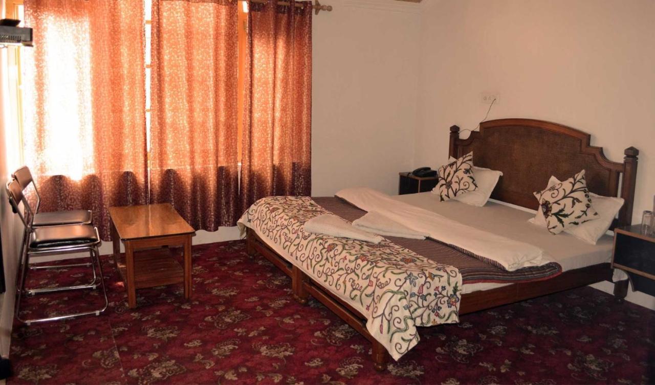 Hotel Al Azrah Srīnagar Zewnętrze zdjęcie