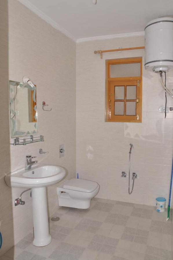 Hotel Al Azrah Srīnagar Zewnętrze zdjęcie
