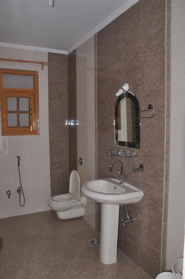 Hotel Al Azrah Srīnagar Zewnętrze zdjęcie