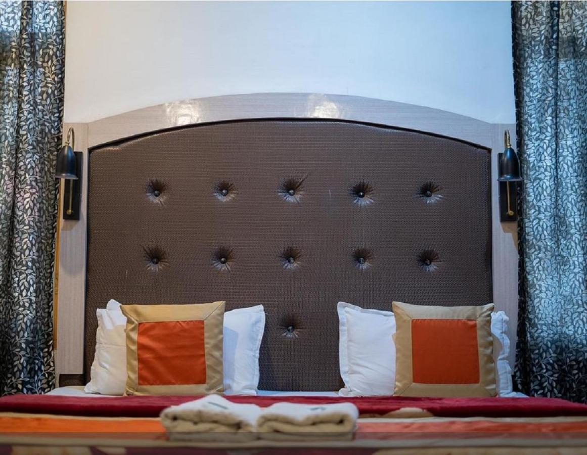Hotel Al Azrah Srīnagar Zewnętrze zdjęcie